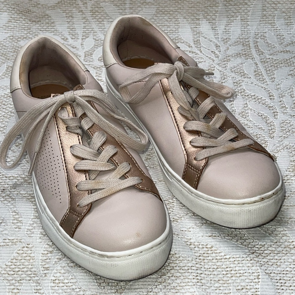 Universal Thread Women's Rose Gold Beige Sneakers Size 8